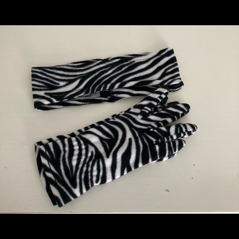 Women’s Gloves and Headwrap